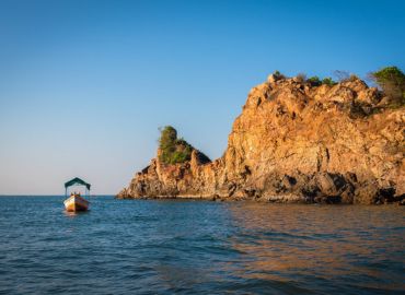 golden-rock-malvan